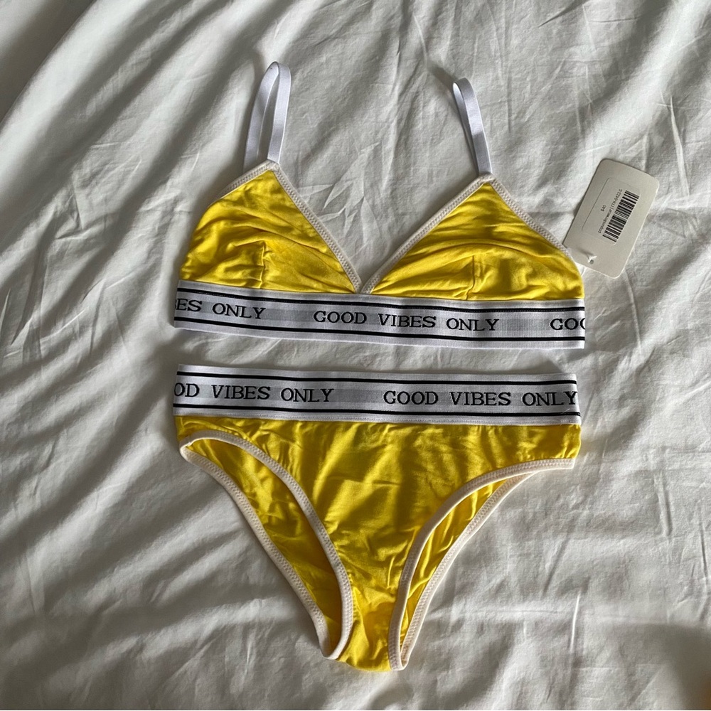 Underwear set **SEE DESCRIPTION FOR SIZES**